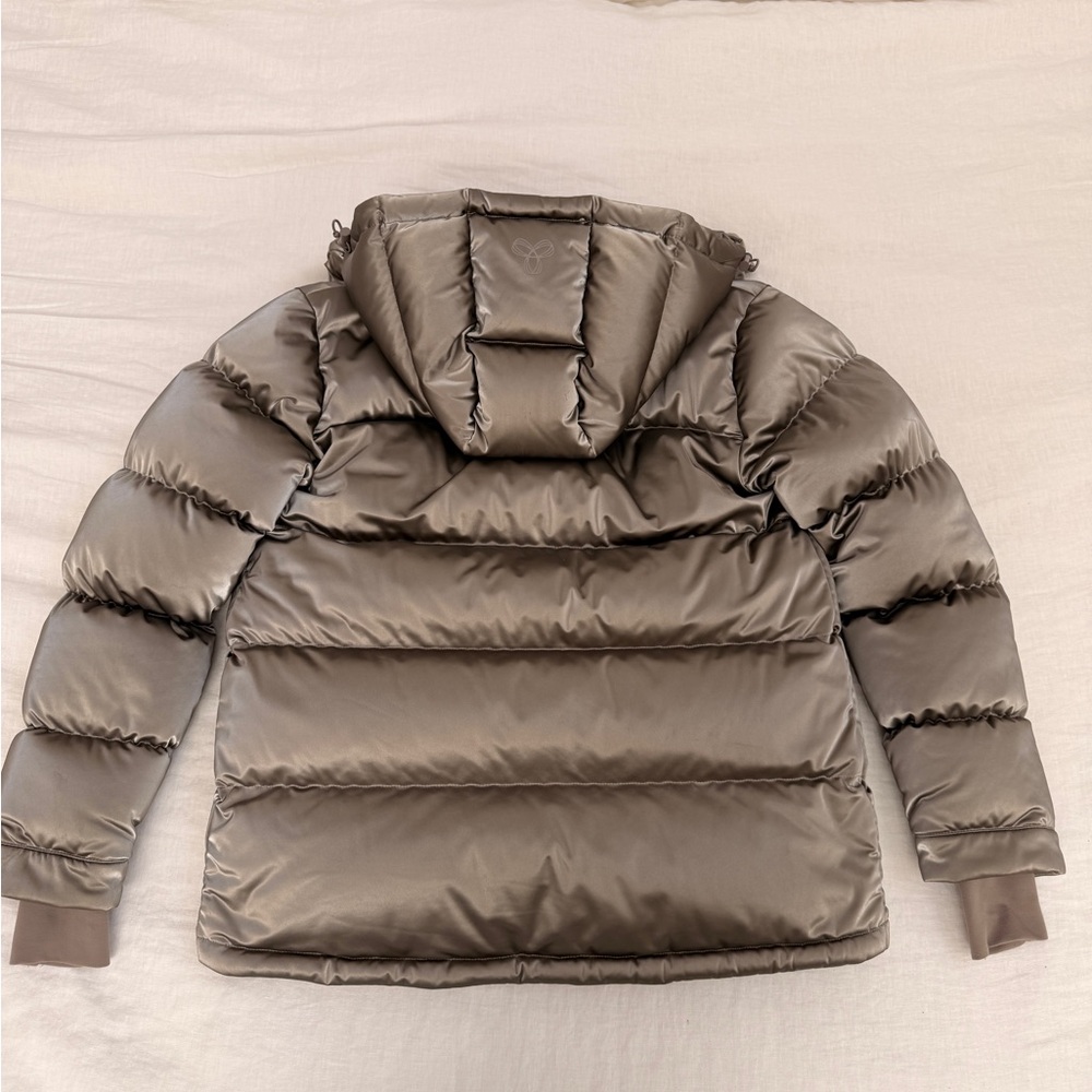 Aritzia The Super Puff Liquid Shine - Picture 3 of 14